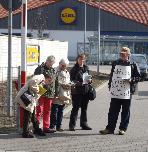 Aktion vor dem Lidl Markt am 13.3.2015 in Oberhausen Alstaden