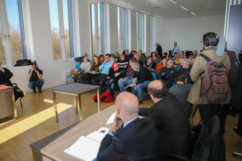 Im Verhandlungssaal, Foto: Peter Köster Im Verhandlungssaal, Foto: Peter Köster