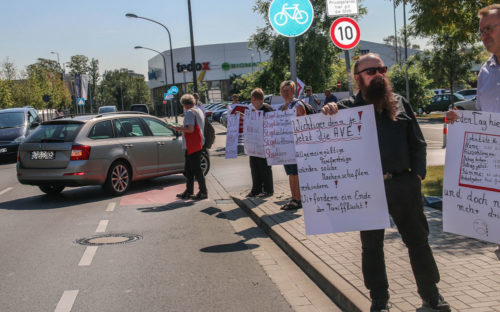 Freitag, der 13. Juli 2018: Real-Markt in Essen-Altendorf, Einfahrt zum Parkplatz. Foto: P. Köster. Freitag, der 13. Juli 2018: Real-Markt in Essen-Altendorf, Einfahrt zum Parkplatz. Foto: P. Köster.